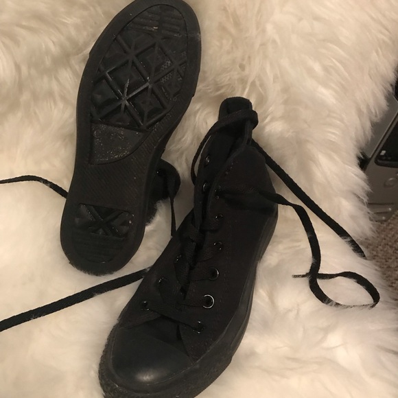 Converse - Picture 2 of 2